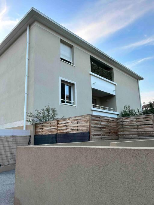 Appartement Avec Terrasse Et Box Entre Plages Et Nature Марсилия Екстериор снимка
