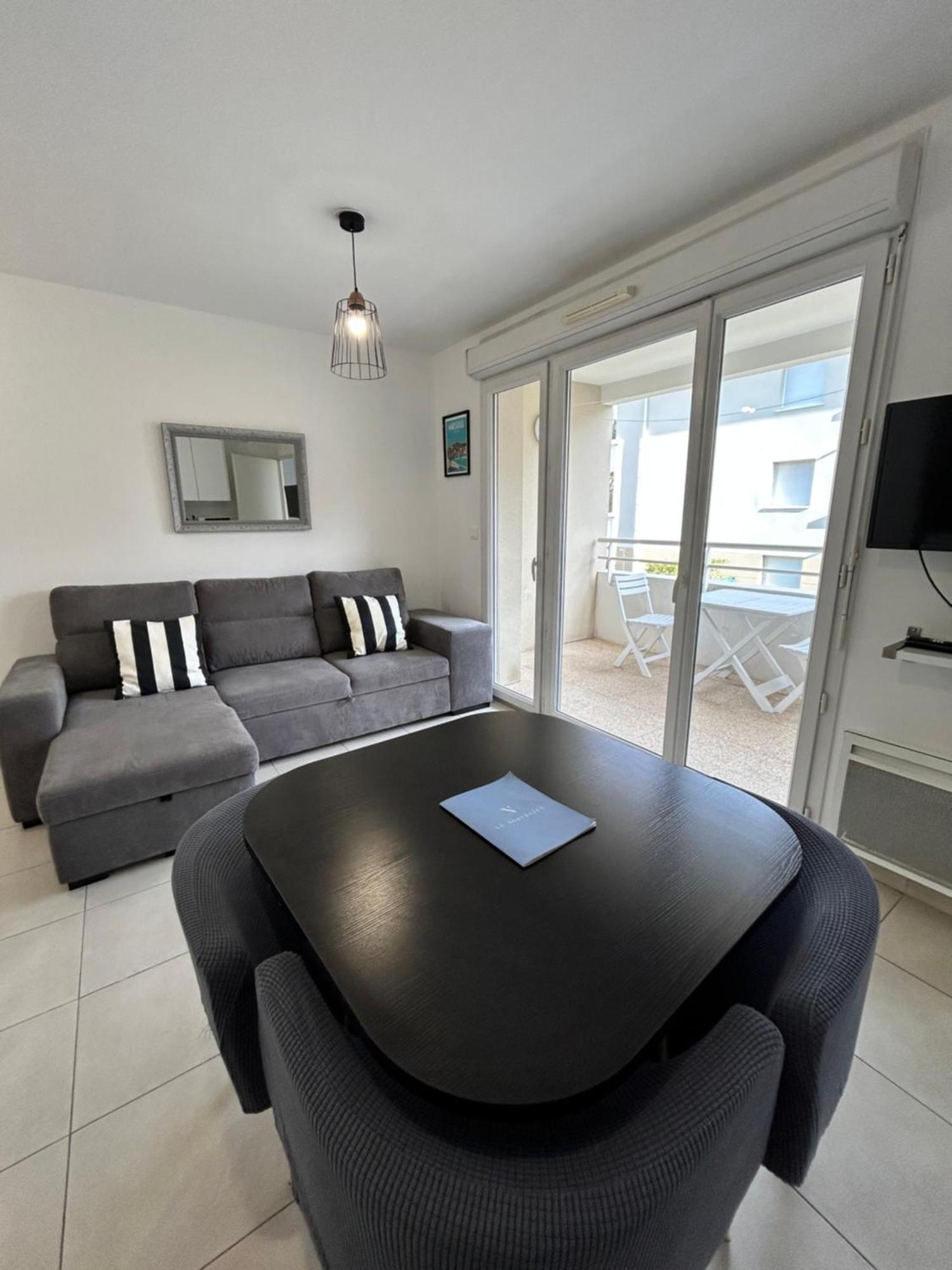 Appartement Avec Terrasse Et Box Entre Plages Et Nature Марсилия Екстериор снимка