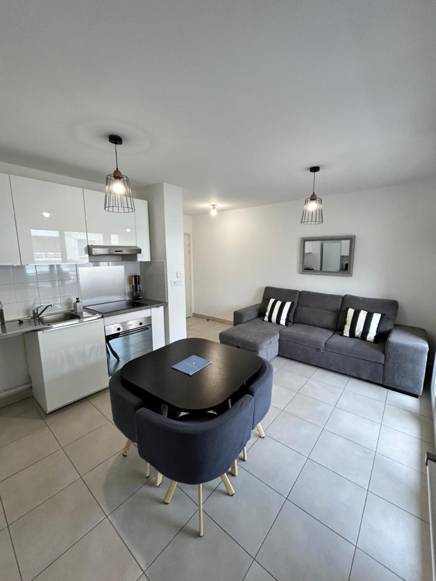 Appartement Avec Terrasse Et Box Entre Plages Et Nature Марсилия Екстериор снимка