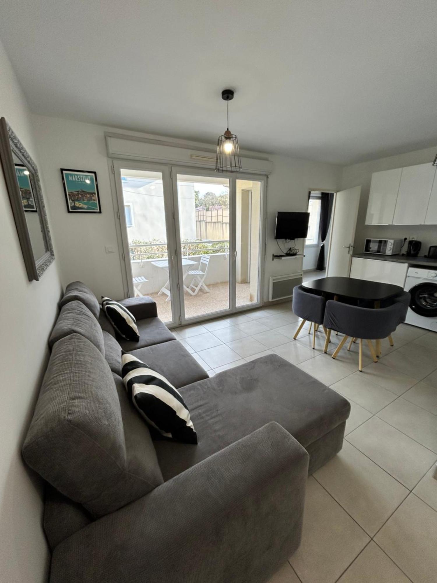 Appartement Avec Terrasse Et Box Entre Plages Et Nature Марсилия Екстериор снимка